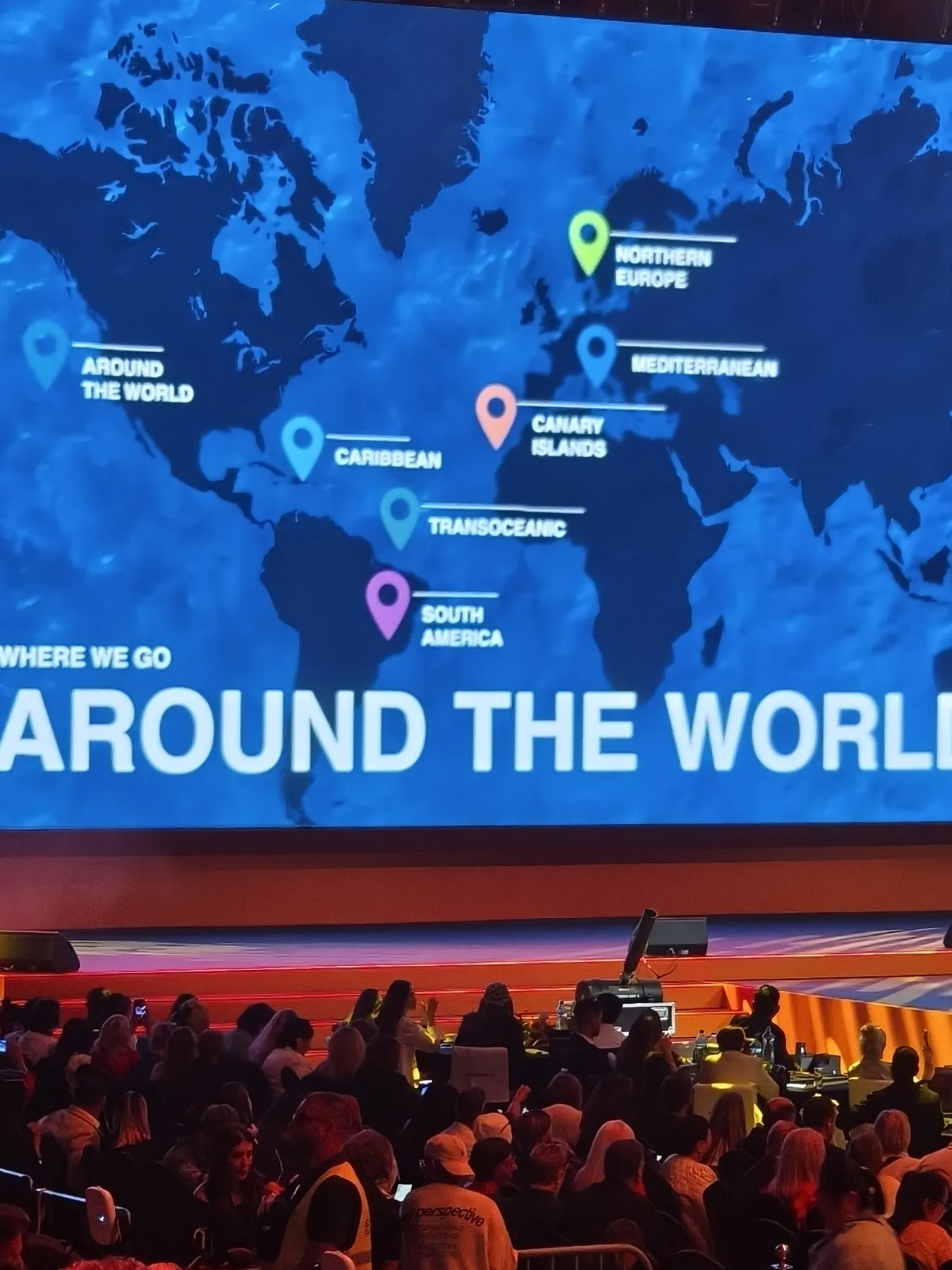 Pantalla Around the World durante The Global Convention 2026